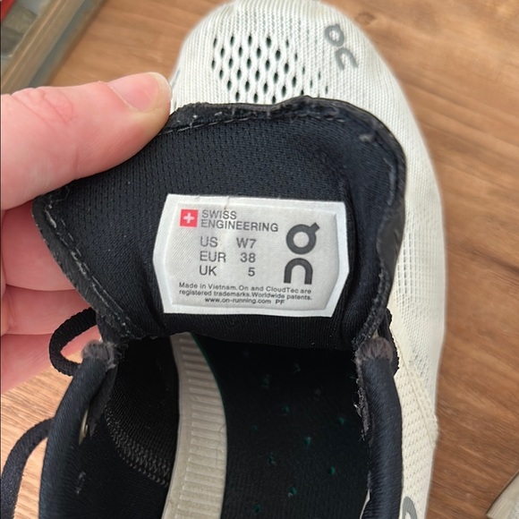 On cloud white and black womens running shoes - Picture 14 of 15